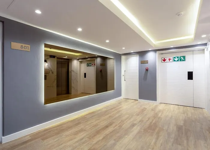 Bergsig Spacious Deluxe Corner Unit