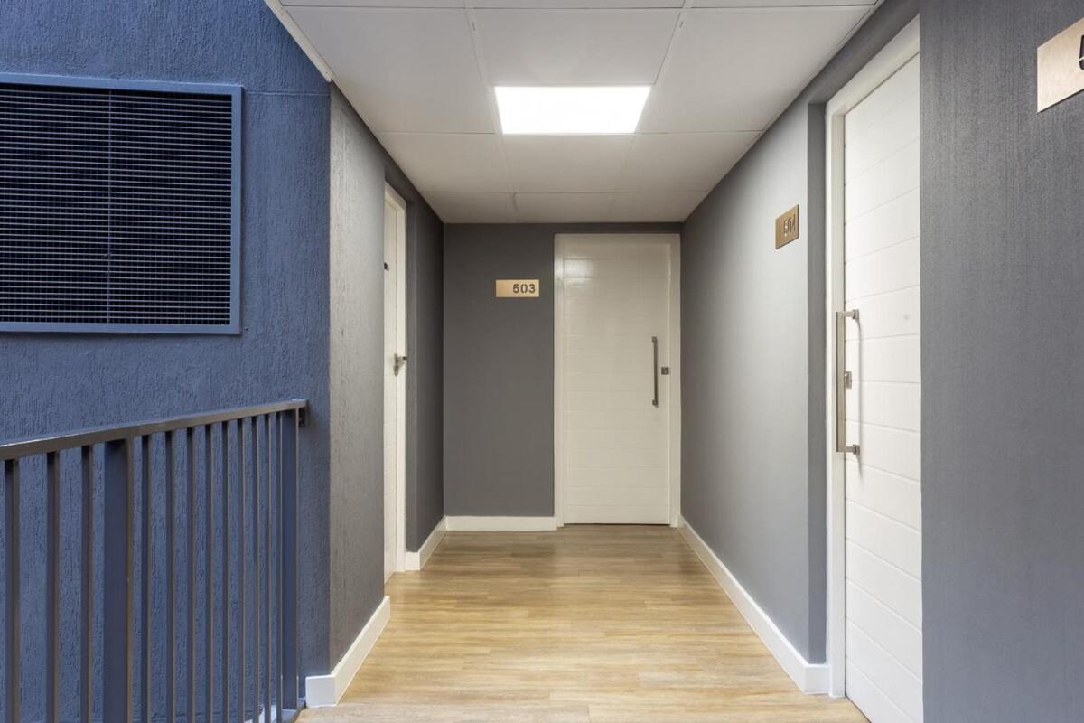 Bergsig Spacious Deluxe Corner Unit